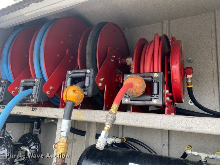 image for item JW9162 2011 Ford F750 Super Duty  fuel / lube truck