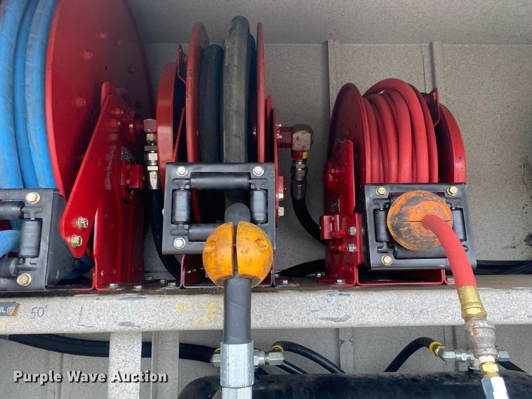 image for item JW9162 2011 Ford F750 Super Duty  fuel / lube truck