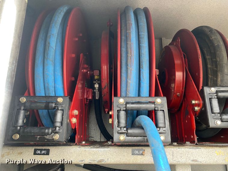 image for item JW9162 2011 Ford F750 Super Duty  fuel / lube truck