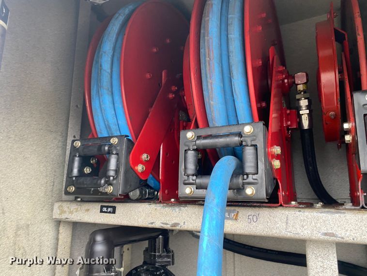 image for item JW9162 2011 Ford F750 Super Duty  fuel / lube truck