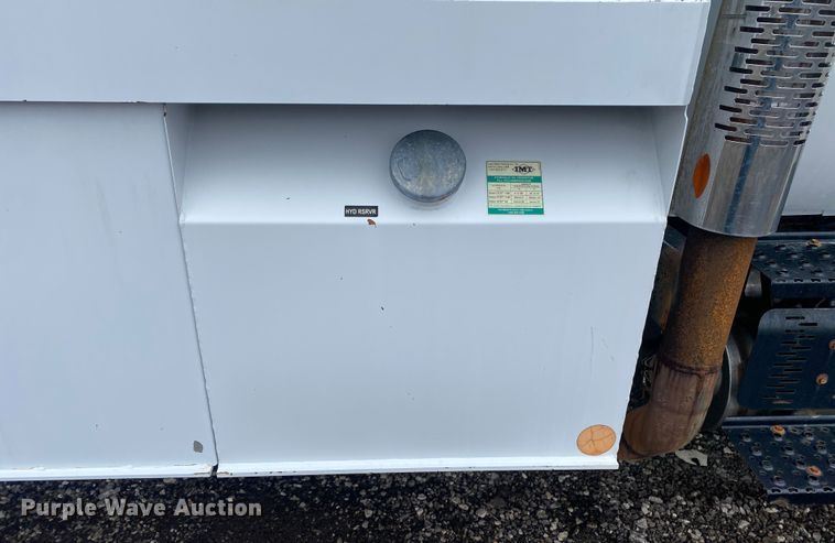 image for item JW9162 2011 Ford F750 Super Duty  fuel / lube truck