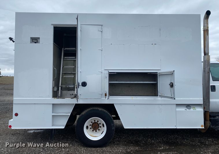 image for item JW9162 2011 Ford F750 Super Duty  fuel / lube truck