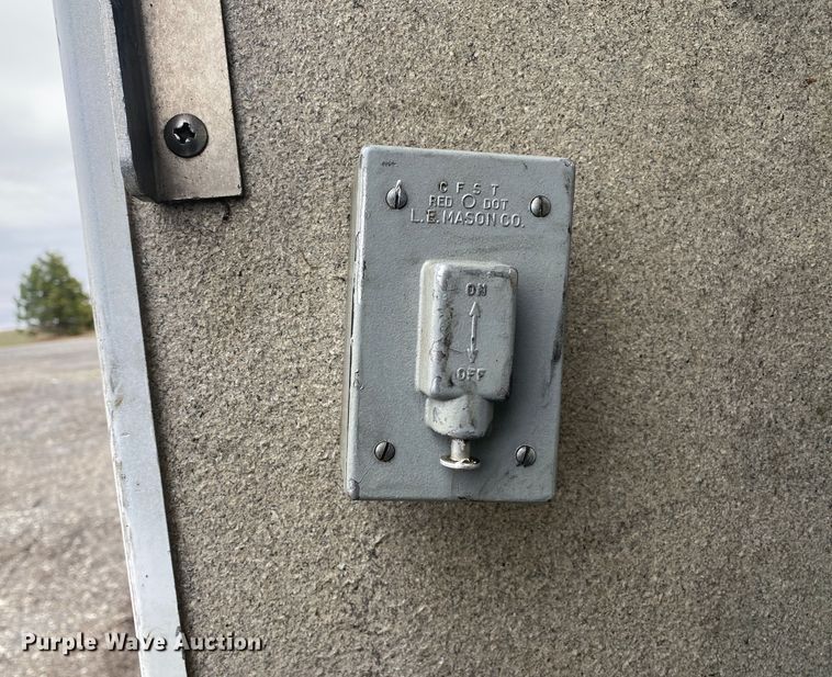 image for item JW9162 2011 Ford F750 Super Duty  fuel / lube truck