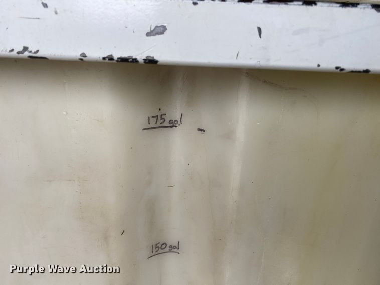 image for item JW9162 2011 Ford F750 Super Duty  fuel / lube truck