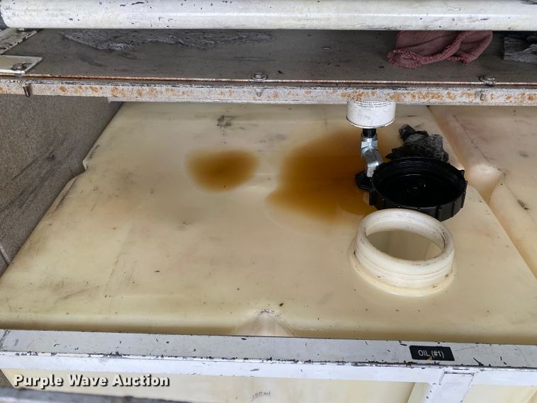 image for item JW9162 2011 Ford F750 Super Duty  fuel / lube truck