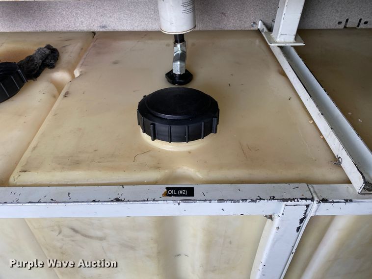 image for item JW9162 2011 Ford F750 Super Duty  fuel / lube truck