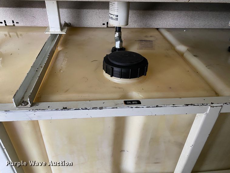 image for item JW9162 2011 Ford F750 Super Duty  fuel / lube truck