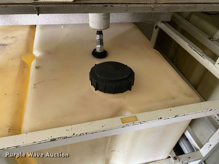 image for item JW9162 2011 Ford F750 Super Duty  fuel / lube truck