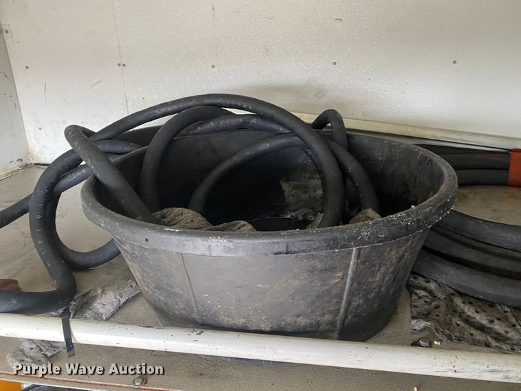 image for item JW9162 2011 Ford F750 Super Duty  fuel / lube truck