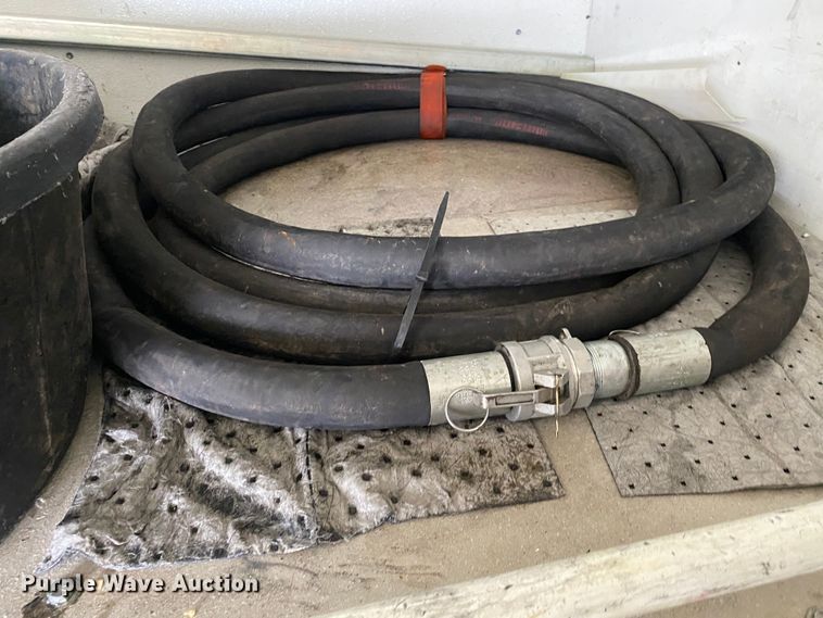 image for item JW9162 2011 Ford F750 Super Duty  fuel / lube truck