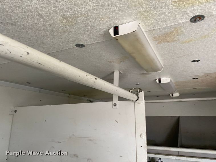 image for item JW9162 2011 Ford F750 Super Duty  fuel / lube truck