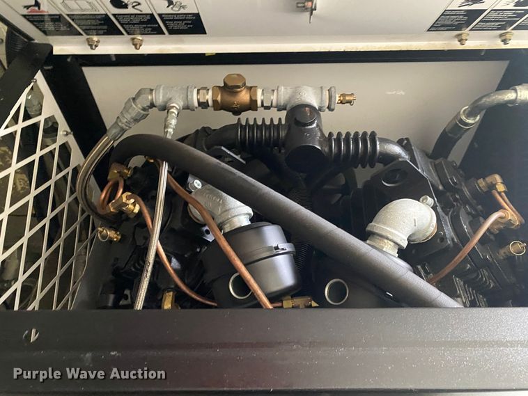 image for item JW9162 2011 Ford F750 Super Duty  fuel / lube truck