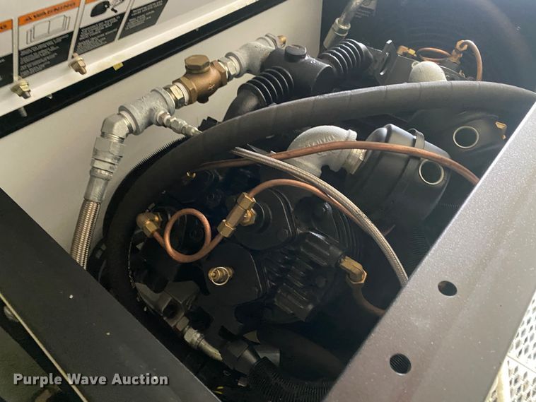 image for item JW9162 2011 Ford F750 Super Duty  fuel / lube truck