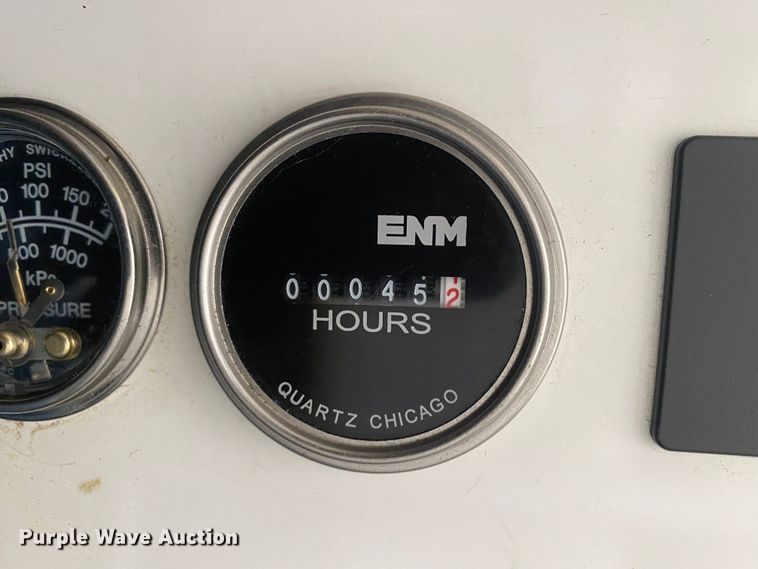 image for item JW9162 2011 Ford F750 Super Duty  fuel / lube truck