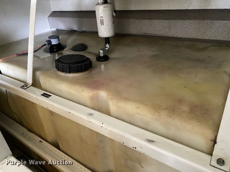 image for item JW9162 2011 Ford F750 Super Duty  fuel / lube truck