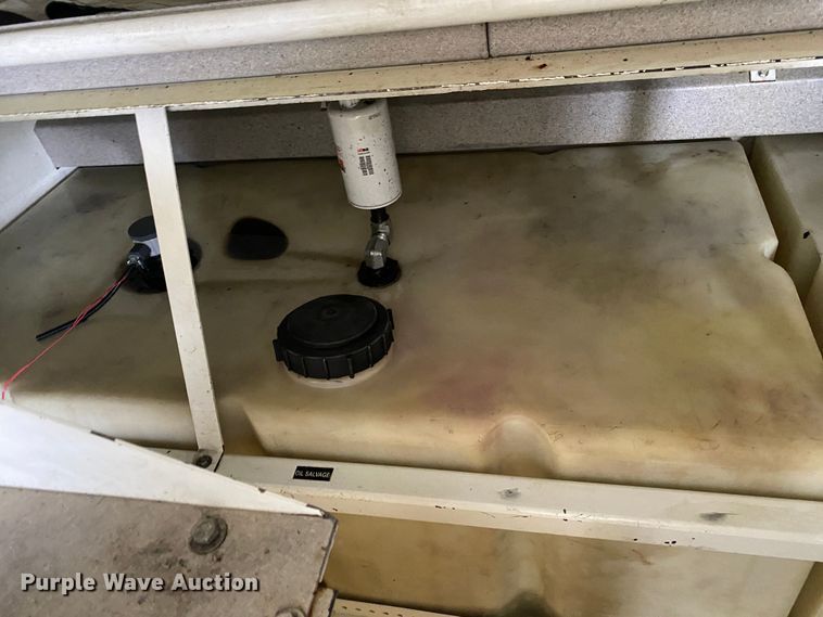 image for item JW9162 2011 Ford F750 Super Duty  fuel / lube truck