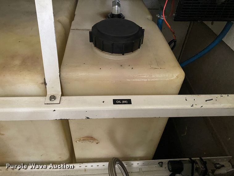 image for item JW9162 2011 Ford F750 Super Duty  fuel / lube truck