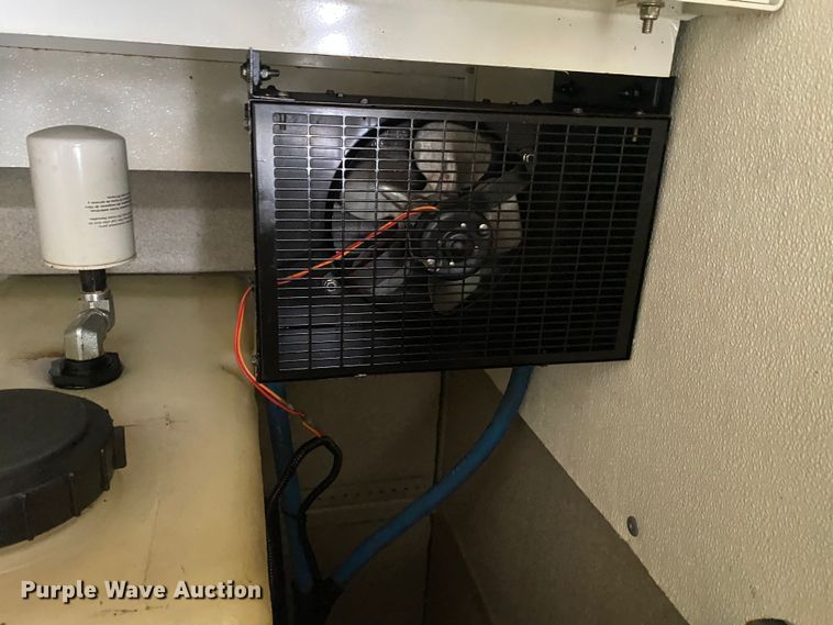 image for item JW9162 2011 Ford F750 Super Duty  fuel / lube truck