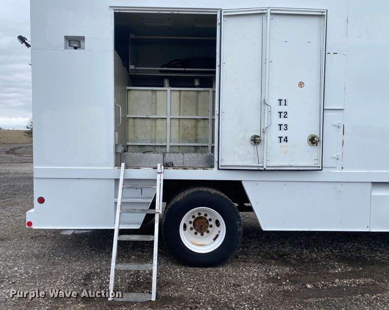 image for item JW9162 2011 Ford F750 Super Duty  fuel / lube truck