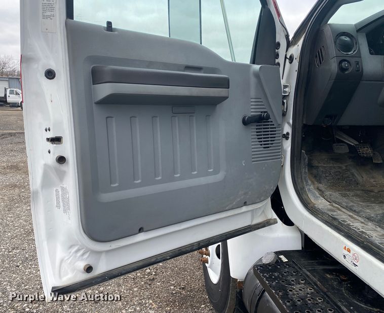 image for item JW9162 2011 Ford F750 Super Duty  fuel / lube truck