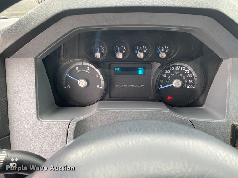 image for item JW9162 2011 Ford F750 Super Duty  fuel / lube truck