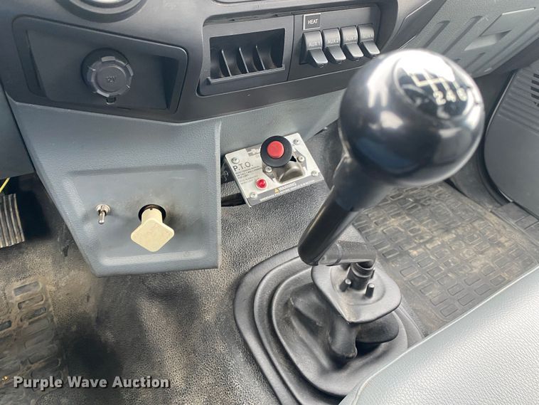 image for item JW9162 2011 Ford F750 Super Duty  fuel / lube truck