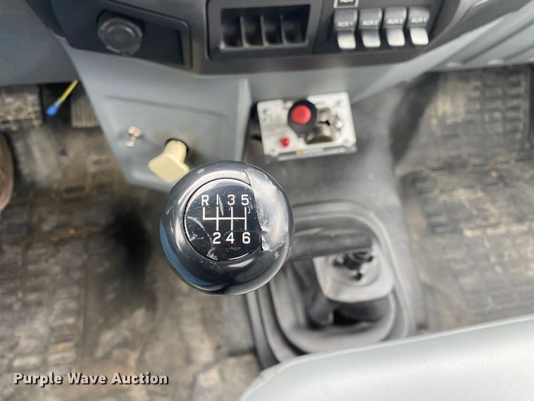 image for item JW9162 2011 Ford F750 Super Duty  fuel / lube truck