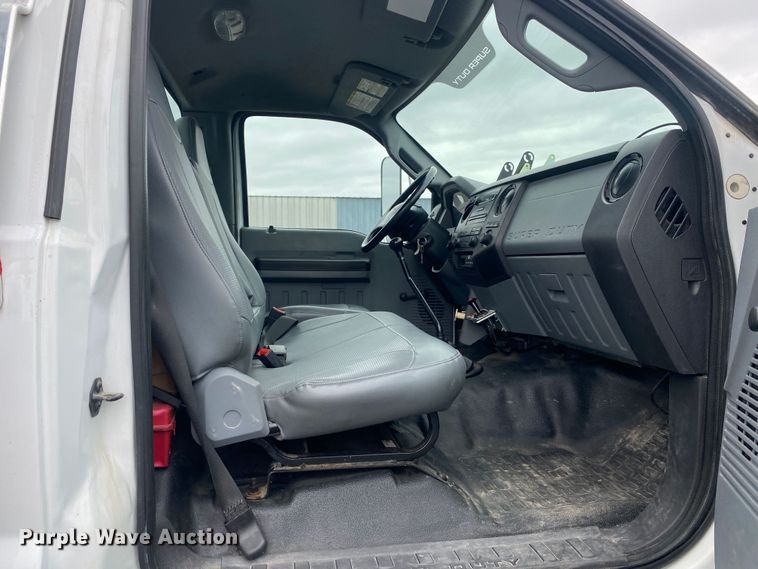 image for item JW9162 2011 Ford F750 Super Duty  fuel / lube truck