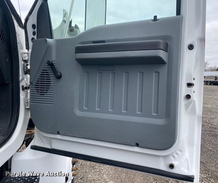 image for item JW9162 2011 Ford F750 Super Duty  fuel / lube truck