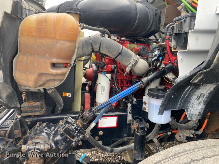 image for item JW9162 2011 Ford F750 Super Duty  fuel / lube truck