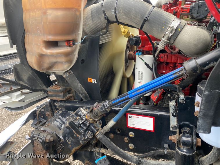 image for item JW9162 2011 Ford F750 Super Duty  fuel / lube truck