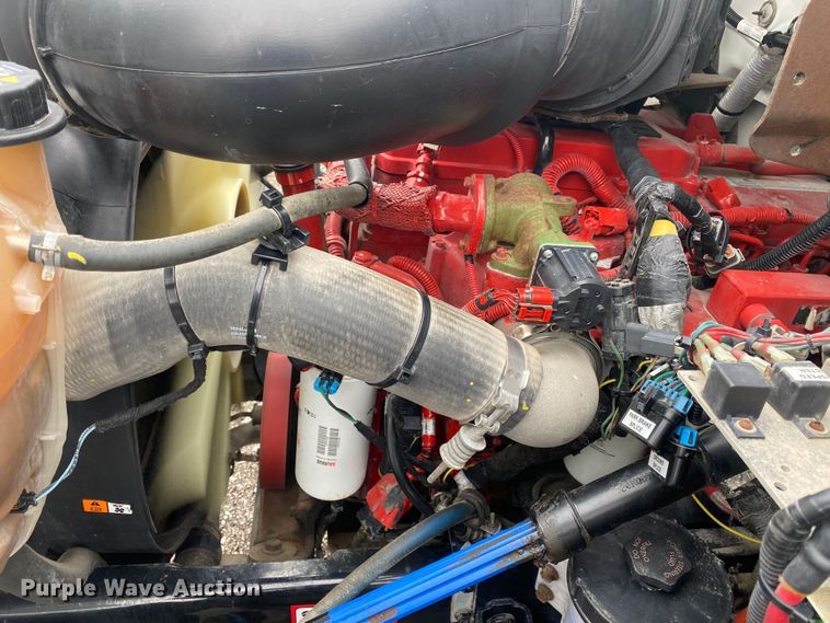 image for item JW9162 2011 Ford F750 Super Duty  fuel / lube truck