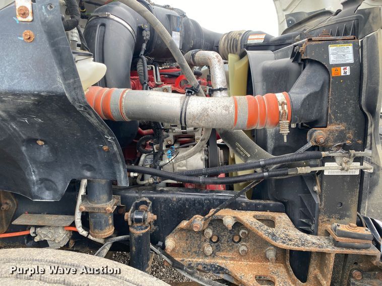 image for item JW9162 2011 Ford F750 Super Duty  fuel / lube truck