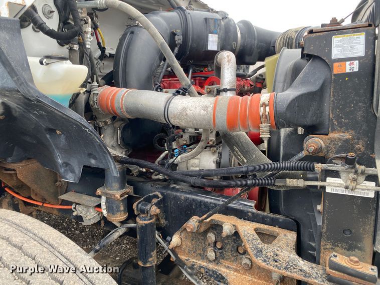 image for item JW9162 2011 Ford F750 Super Duty  fuel / lube truck