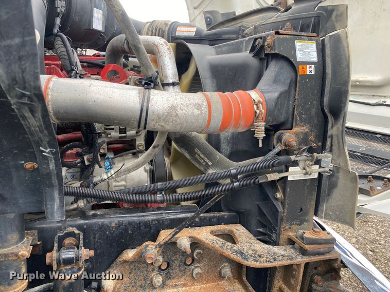 image for item JW9162 2011 Ford F750 Super Duty  fuel / lube truck