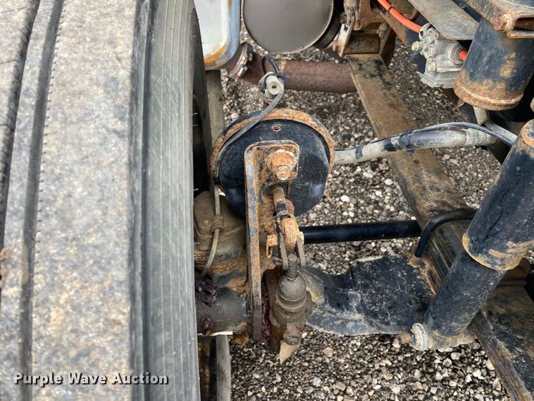 image for item JW9162 2011 Ford F750 Super Duty  fuel / lube truck