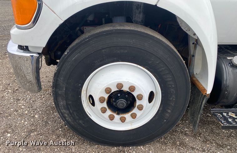 image for item JW9162 2011 Ford F750 Super Duty  fuel / lube truck