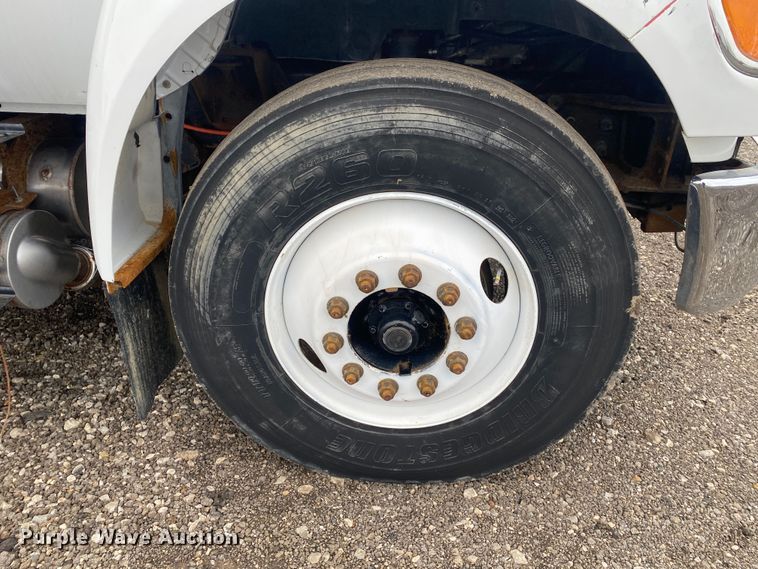 image for item JW9162 2011 Ford F750 Super Duty  fuel / lube truck