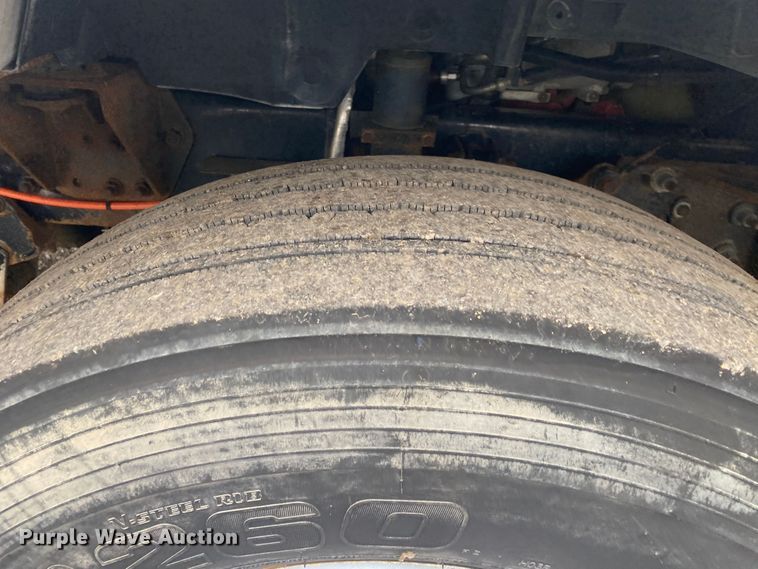 image for item JW9162 2011 Ford F750 Super Duty  fuel / lube truck