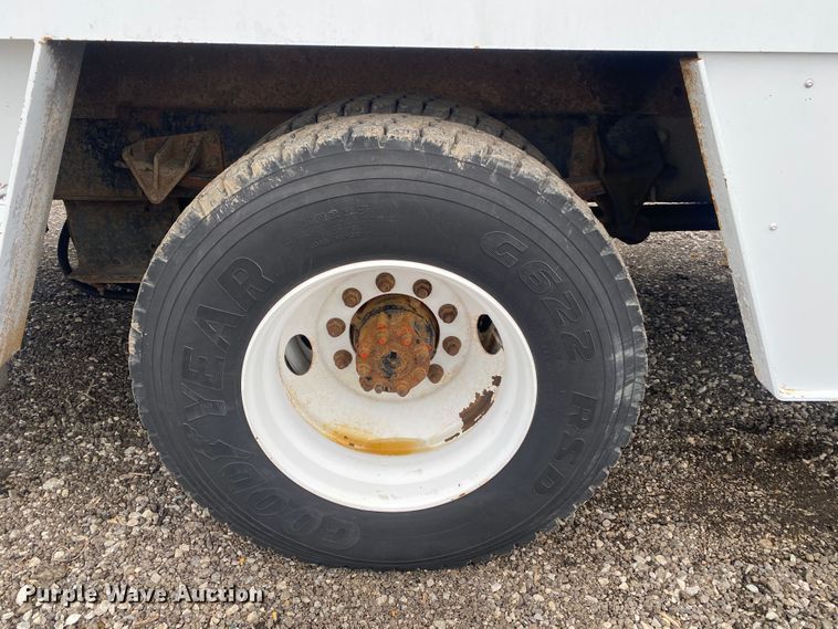 image for item JW9162 2011 Ford F750 Super Duty  fuel / lube truck