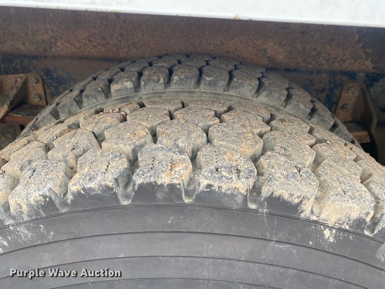 image for item JW9162 2011 Ford F750 Super Duty  fuel / lube truck