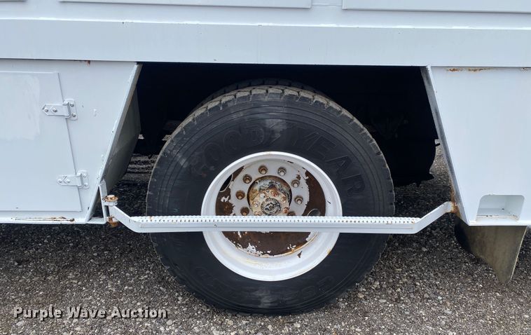 image for item JW9162 2011 Ford F750 Super Duty  fuel / lube truck