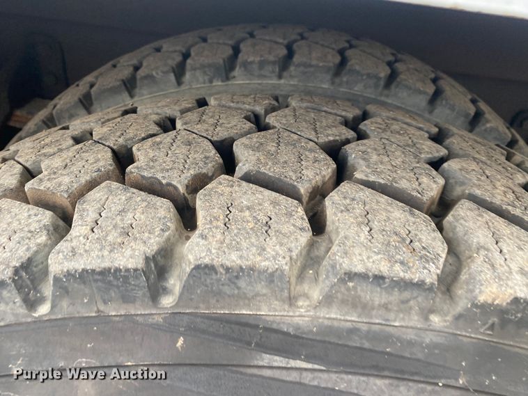 image for item JW9162 2011 Ford F750 Super Duty  fuel / lube truck