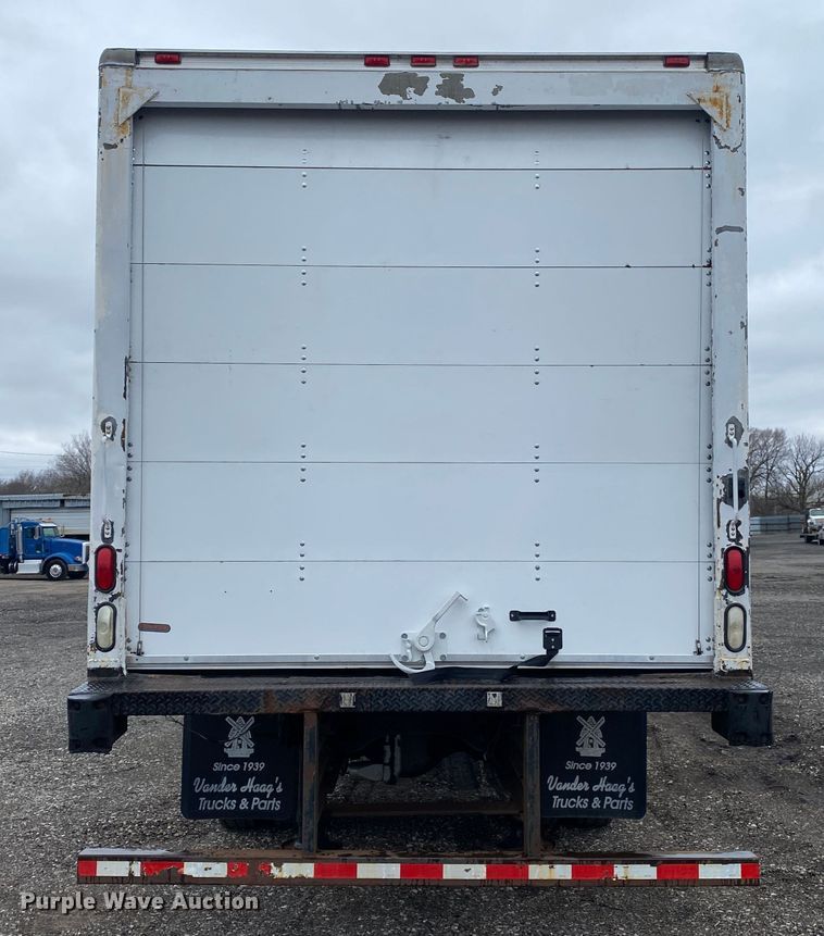 image for item JW9163 1999 Freightliner FL70  box truck