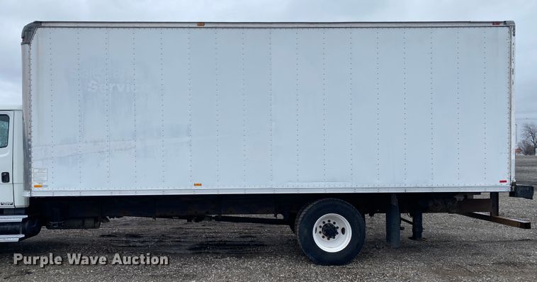 image for item JW9163 1999 Freightliner FL70  box truck