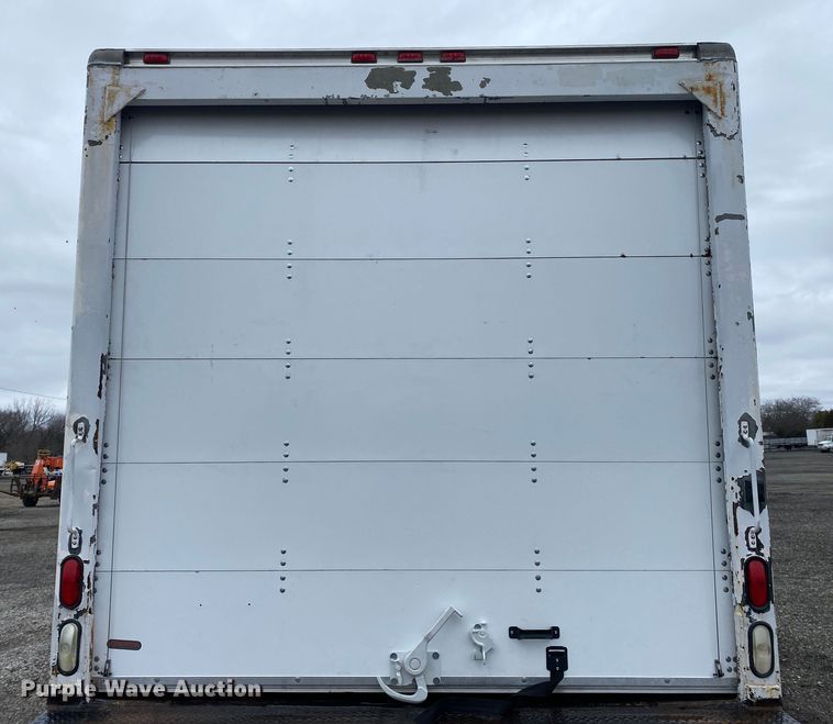 image for item JW9163 1999 Freightliner FL70  box truck