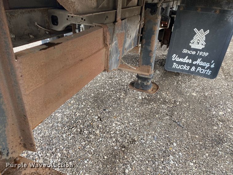 image for item JW9163 1999 Freightliner FL70  box truck