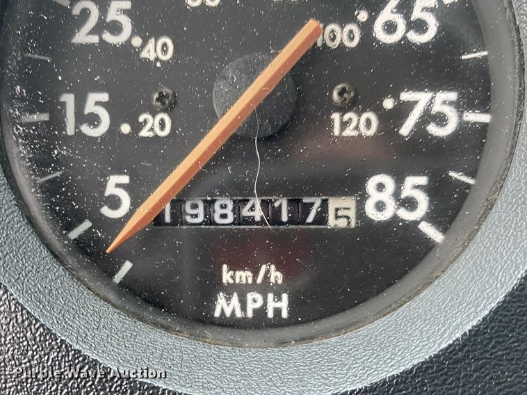 image for item JW9163 1999 Freightliner FL70  box truck