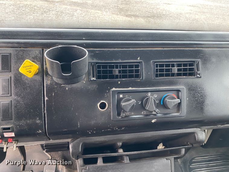 image for item JW9163 1999 Freightliner FL70  box truck