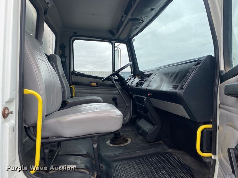 image for item JW9163 1999 Freightliner FL70  box truck